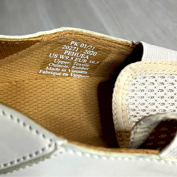 Olukai Pehuea Slip on Loafers cream colored size women’s 9 1/2. - Picture 2 of 6